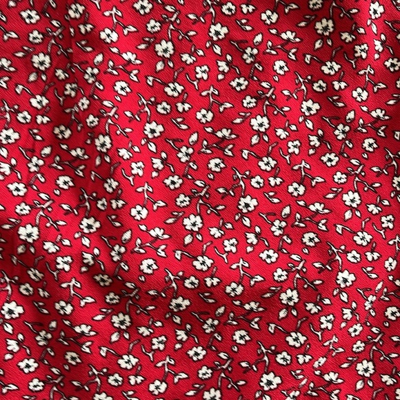 Red and white flower mini skirt - Picture 2 of 5